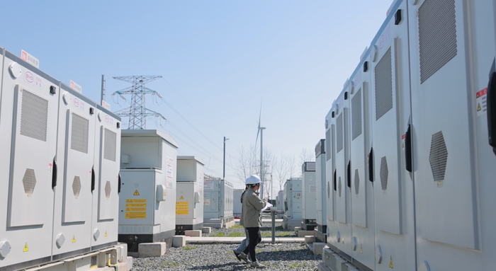 2. 薪酬情况:根据国有企业领导干部薪酬信息