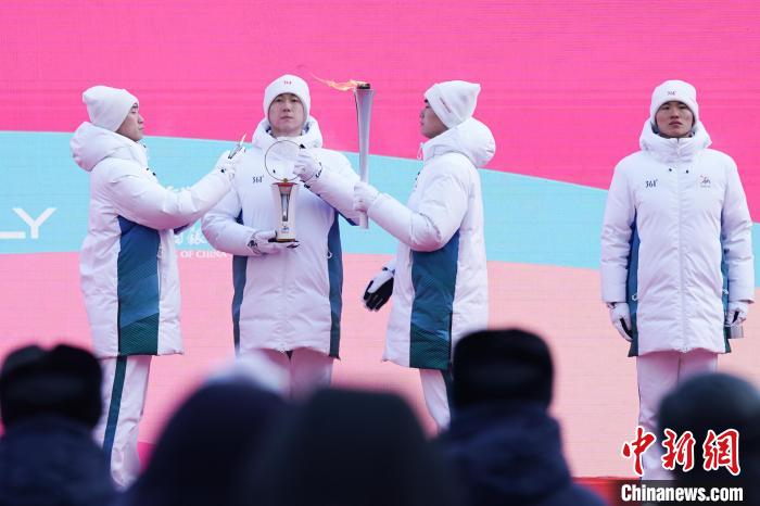 双亚冬之城哈尔滨正式开启2025年第九届亚洲冬季