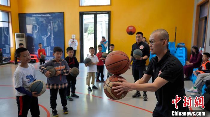 强国复兴有我·永远跟党走：成都两日体育志愿服