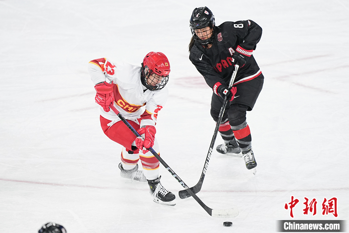 日本队成功卫冕亚冬会女子冰球冠军，中国队摘