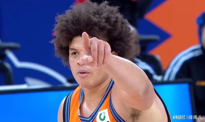 上海男篮力克天津豪取15连胜 洛夫顿与教练内讧