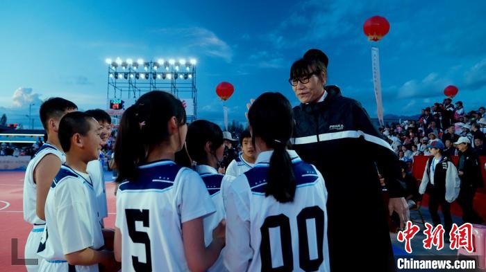 青海赛区2024年村BA球王争霸赛揭幕，篮坛名宿郑